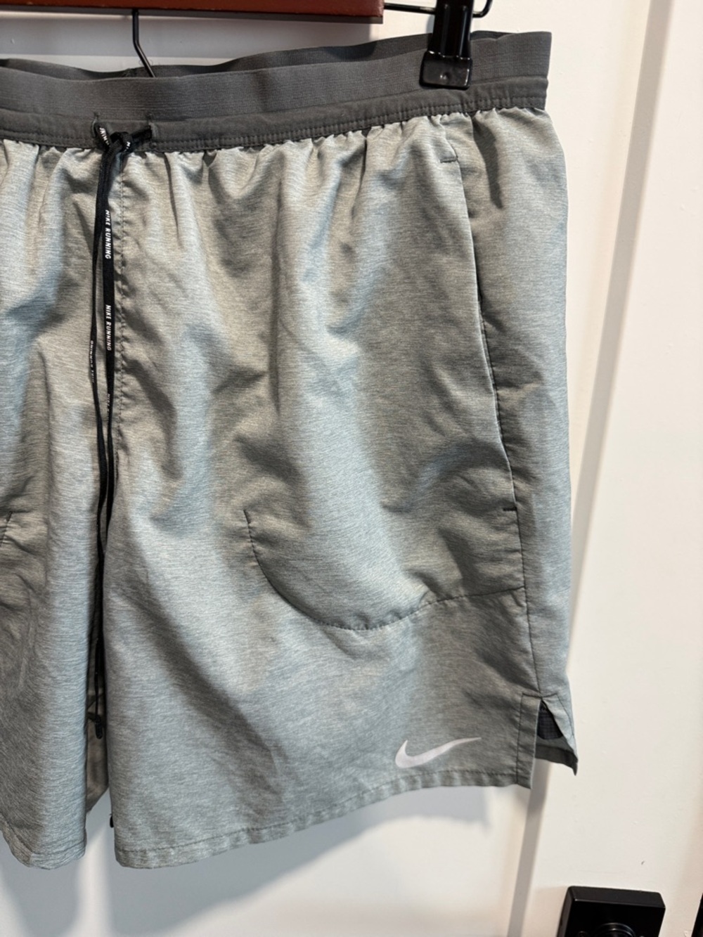 Nike Men's Light Gray Performance Training Shorts with Drawstring - lined Large - Picture 2 of 6